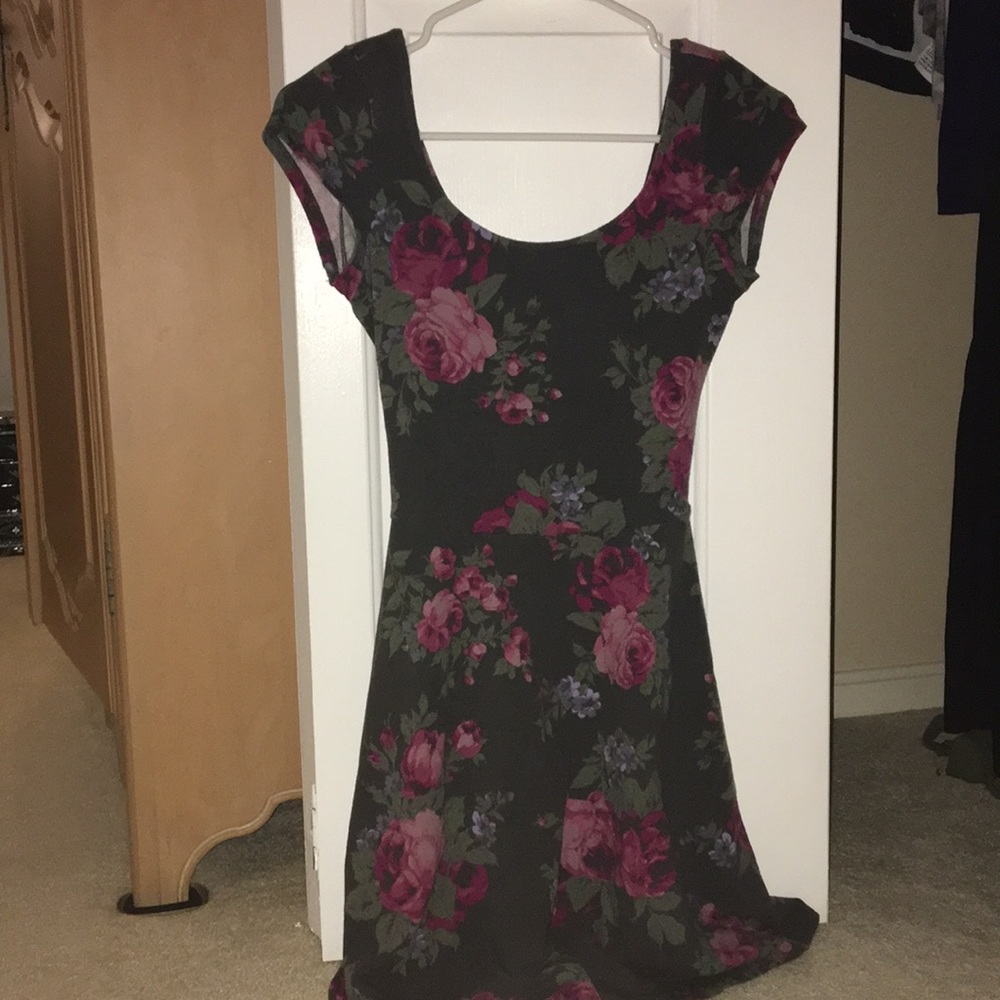 American Eagle skater dress w an X back *size XS*